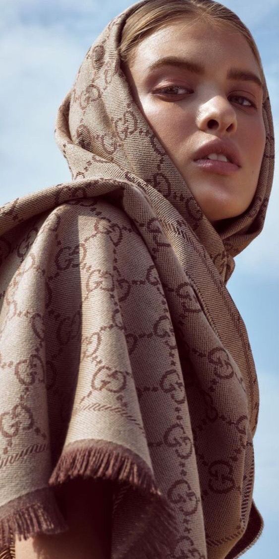 Một Số Mẹo Dùng Khăn Choàng Gucci