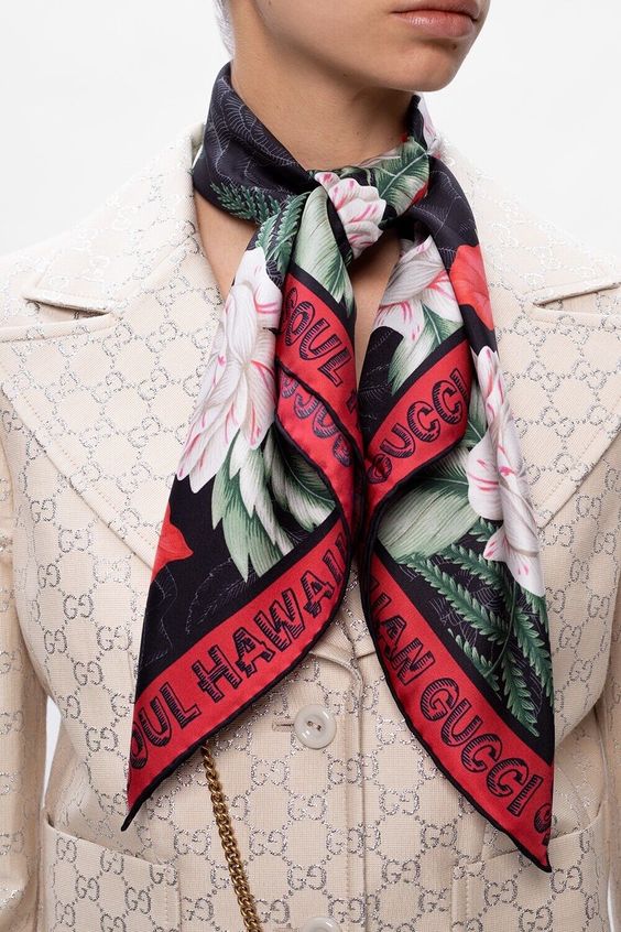Một Số Mẹo Dùng Khăn Choàng Gucci