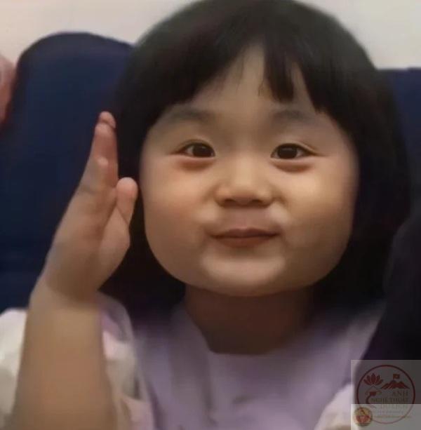 meme giơ tay (9)