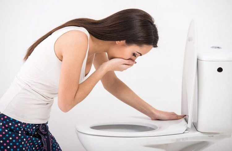 Tắc ruột là biến chứng của dị vật ống tiêu hóa và gây cho người bệnh triệu chứng nôn kèm theo đau bụng cơn.
