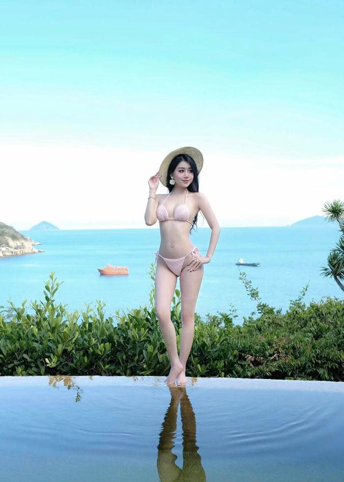 loạt hình Lê Kim Loan bikini nóng bỏng được chia sẻ rầm rộ