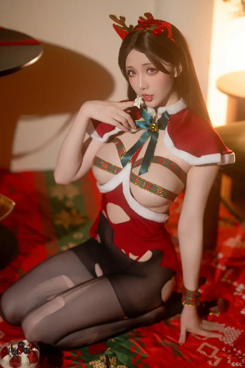Santa cosplay dâm lồn hở mút kẹo