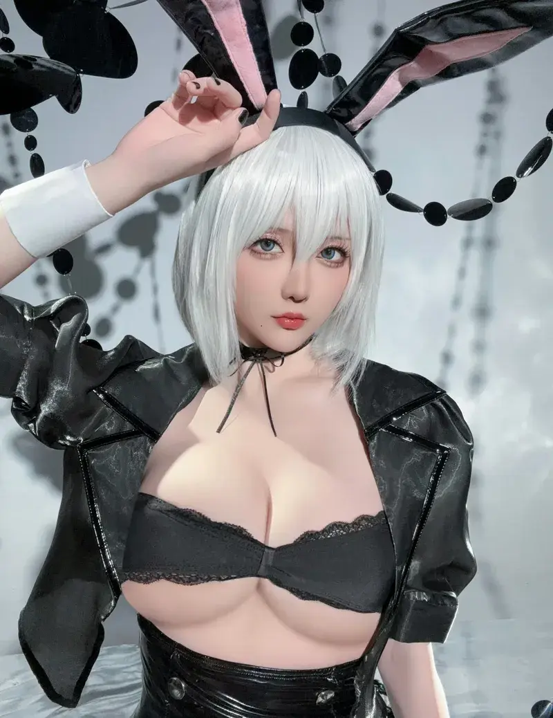 Bunny cosplay dâm vú to lồn ướt nhẹp