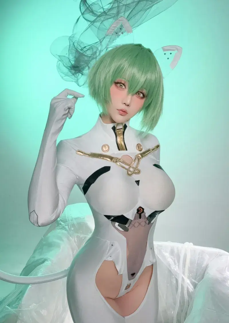 Mèo xanh cosplay dâm lồn hở vú to