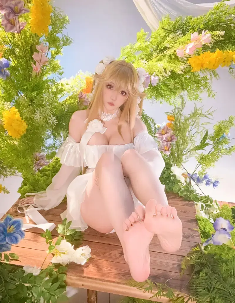 Cosplay dâm banh lồn khoe chân ướt át