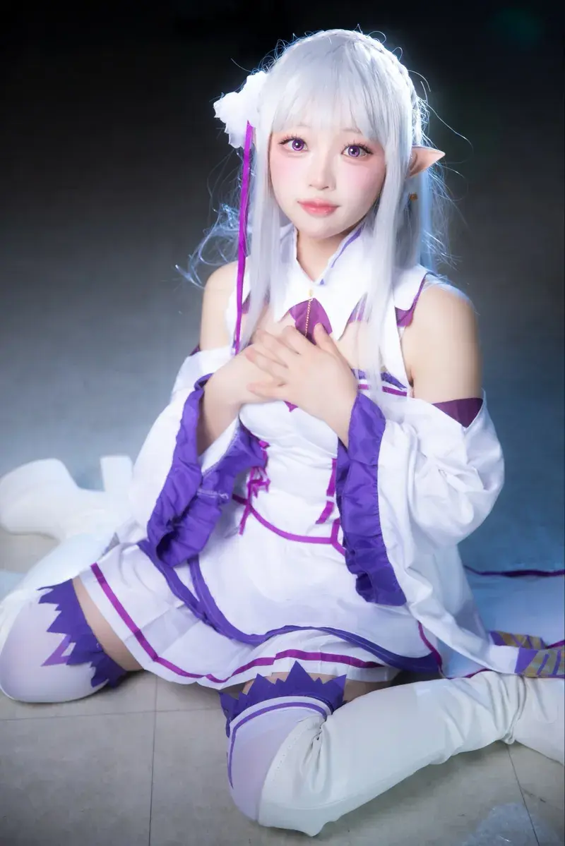 Cosplay elf dâm quỳ xin đụ lồn ướt