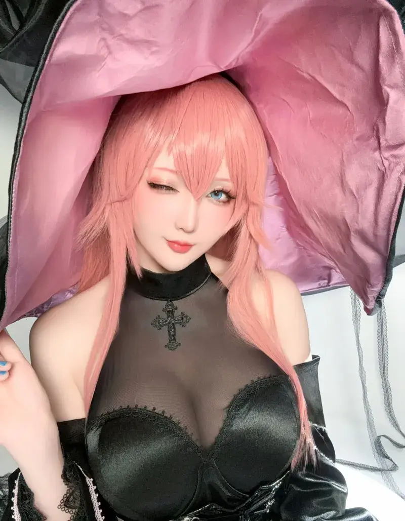 Cosplay phù thủy vú bự lồn dâm