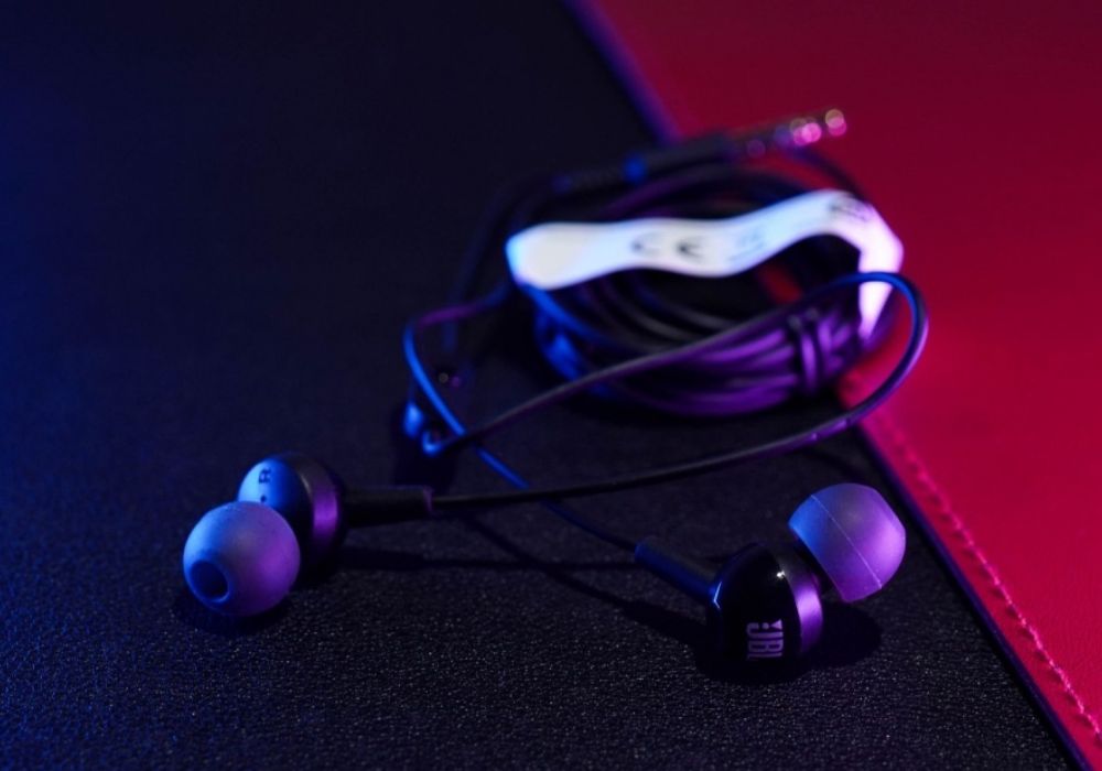 Tai nghe có dây JBL C150SI được trang bị công nghệ âm thanh JBL Signature Sound