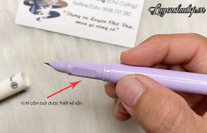 Nét thanh đậm không chỉ do kỹ thuật mà còn từ các cầm bút đúng